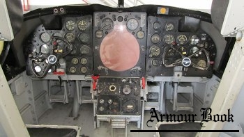 Grumman S-2A Tracker cockpit [Walk Around]