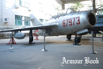 MiG-15 UTI [Walk Around]