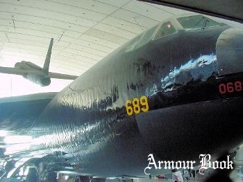 B-52D (60689) Stratofortress [Walk Around]